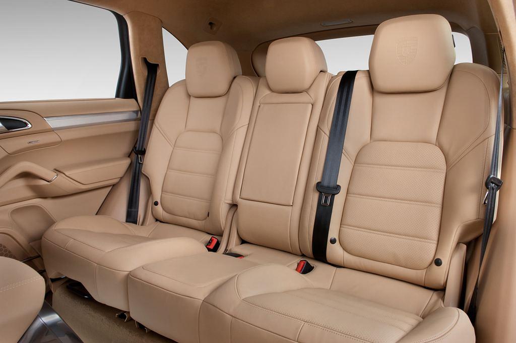 Porsche Cayenne (Baujahr 2011) Turbo 5 Türen Rücksitze
