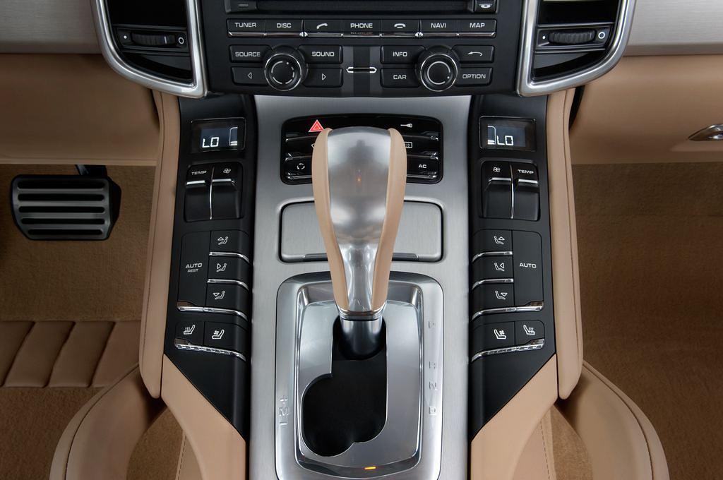 Porsche Cayenne (Baujahr 2011) Turbo 5 Türen Temperatur und Klimaanlage