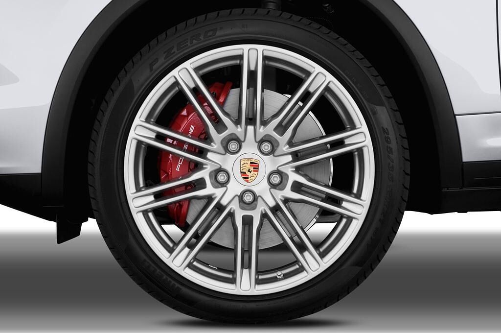 Porsche Cayenne (Baujahr 2011) Turbo 5 Türen Reifen und Felge