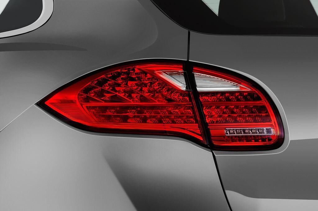 Porsche Cayenne (Baujahr 2015) 4WD AT 5 Türen Rücklicht