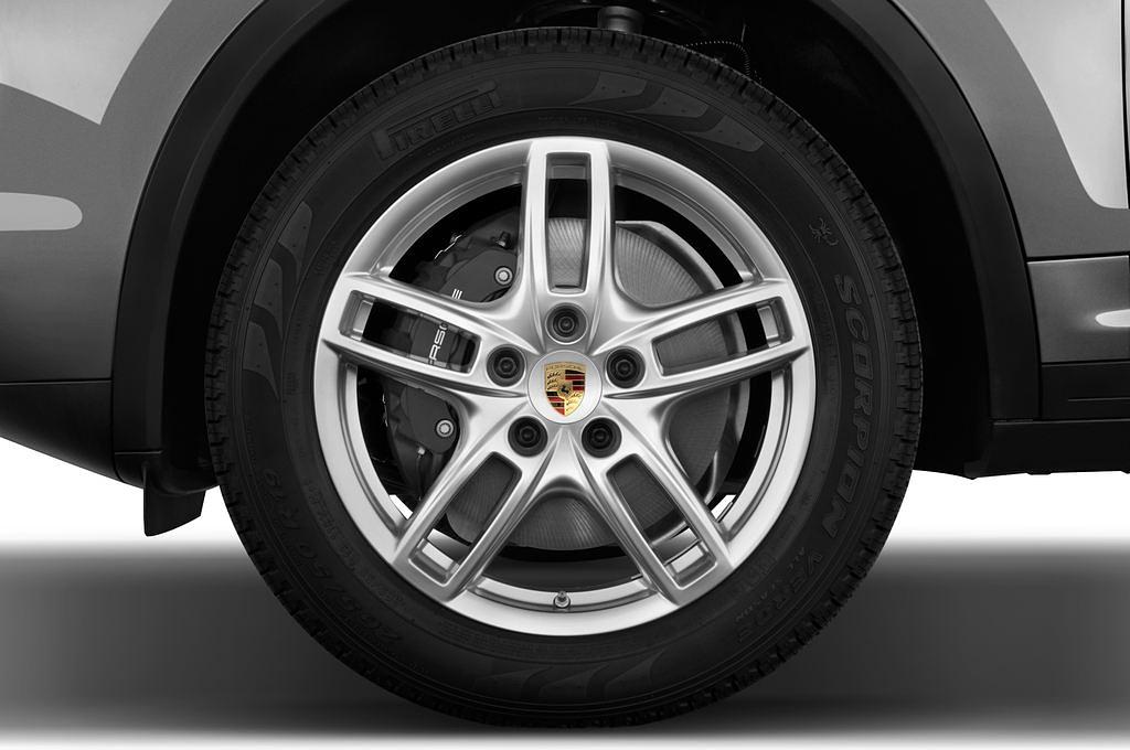 Porsche Cayenne (Baujahr 2015) 4WD AT 5 Türen Reifen und Felge