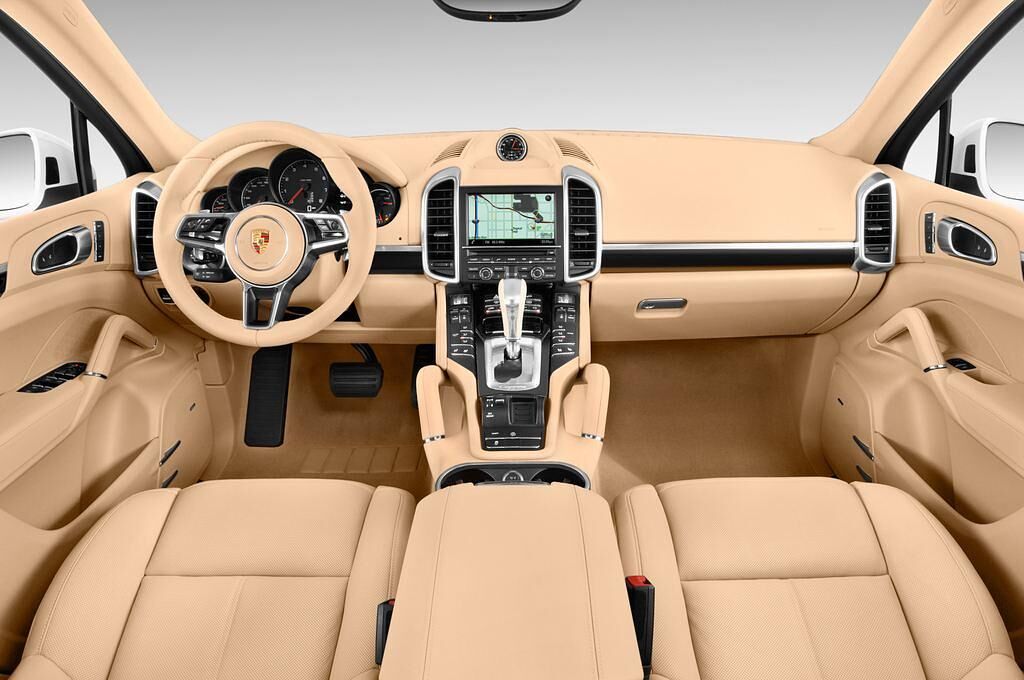Porsche Cayenne (Baujahr 2015) 3.6 V6 5 Türen Cockpit und Innenraum