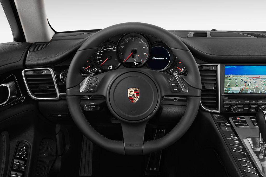 Porsche Panamera (Baujahr 2010) S 5 Türen Lenkrad