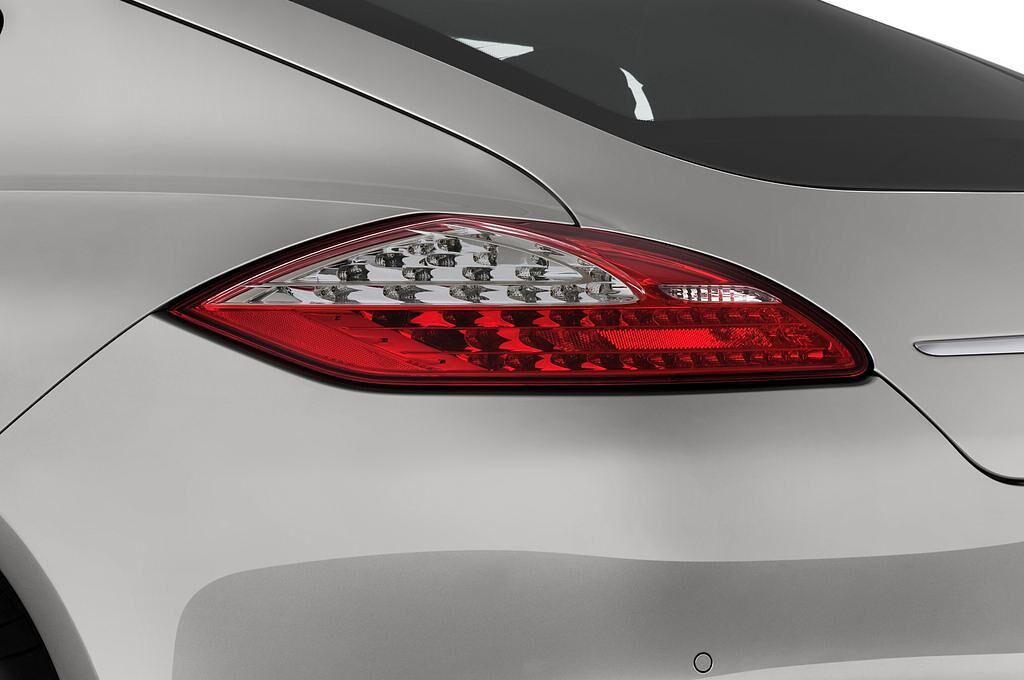 Porsche Panamera (Baujahr 2010) S 5 Türen Rücklicht