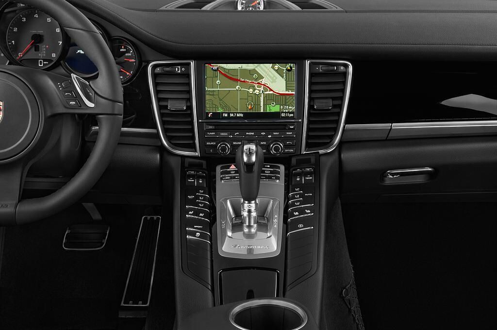 Porsche Panamera (Baujahr 2016) - 5 Türen Mittelkonsole