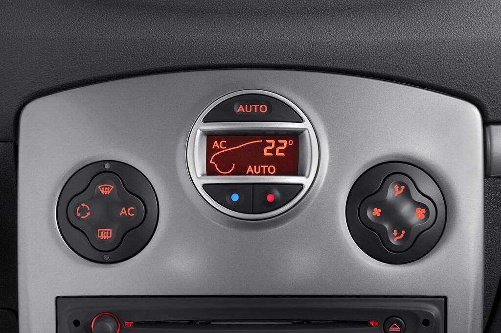 Renault Clio (Baujahr 2010) GT 3 Türen Temperatur und Klimaanlage