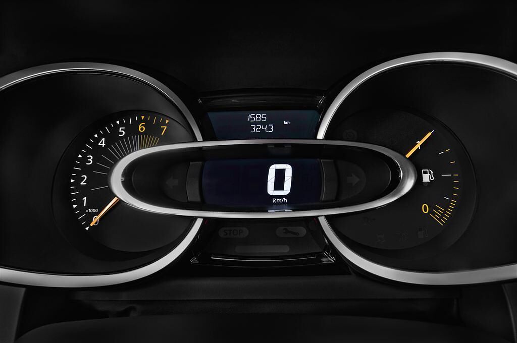 Renault Clio (Baujahr 2012) Dynamique 5 Türen Tacho und Fahrerinstrumente