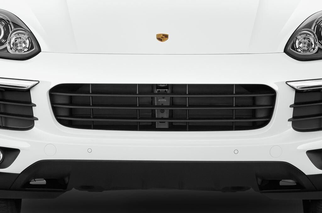 Porsche Cayenne (Baujahr 2015) 3.6 V6 5 Türen Kühlergrill und Scheinwerfer