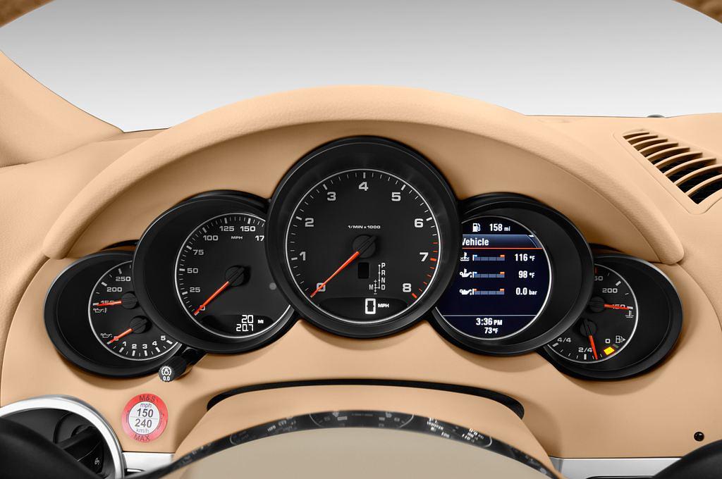 Porsche Cayenne (Baujahr 2015) 3.6 V6 5 Türen Tacho und Fahrerinstrumente