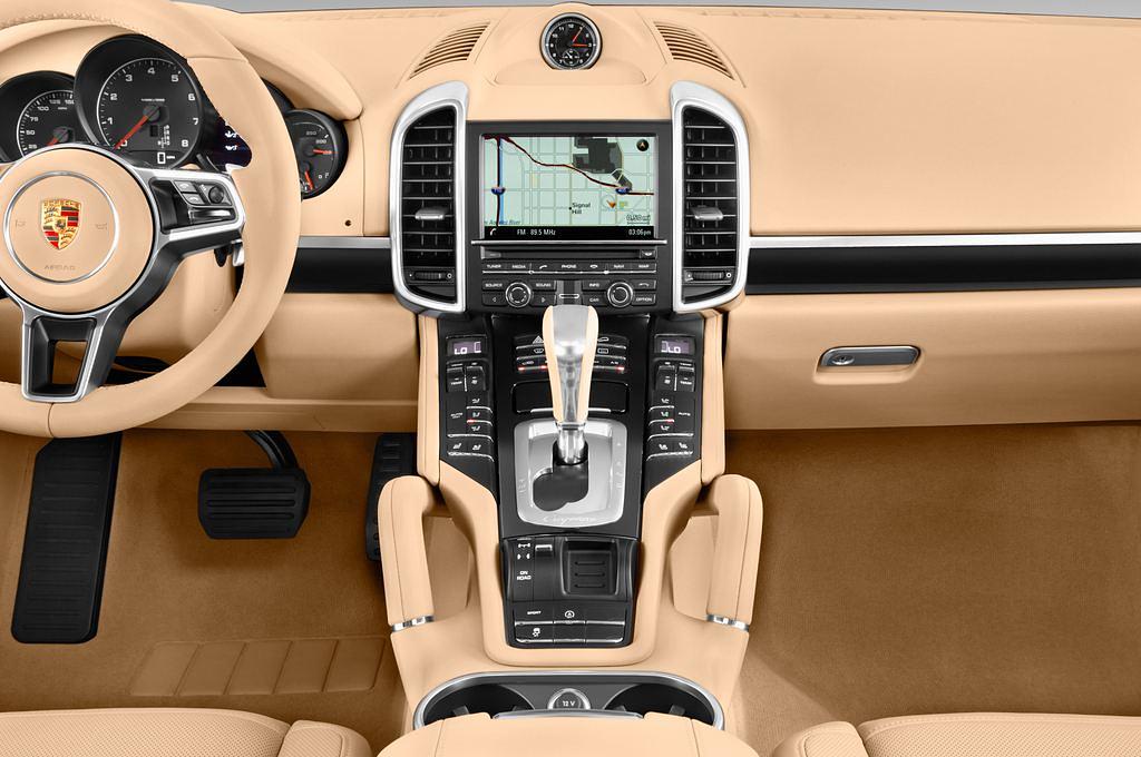 Porsche Cayenne (Baujahr 2015) 3.6 V6 5 Türen Mittelkonsole