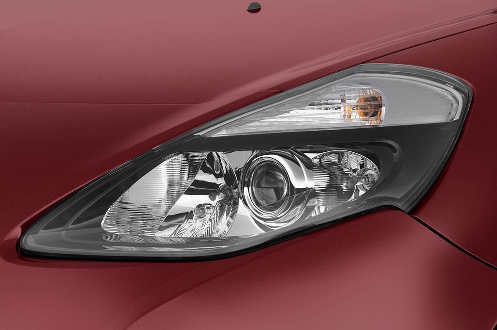 Renault Laguna (Baujahr 2010) Dynamique 2 Türen Scheinwerfer