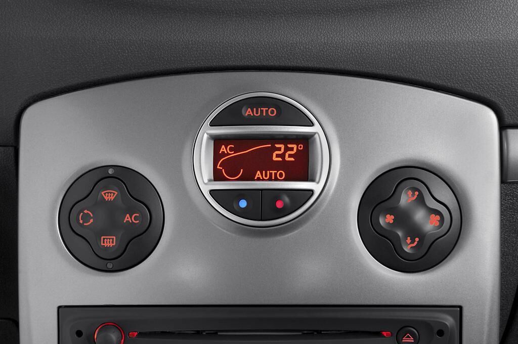 Renault Laguna (Baujahr 2010) Dynamique 2 Türen Temperatur und Klimaanlage