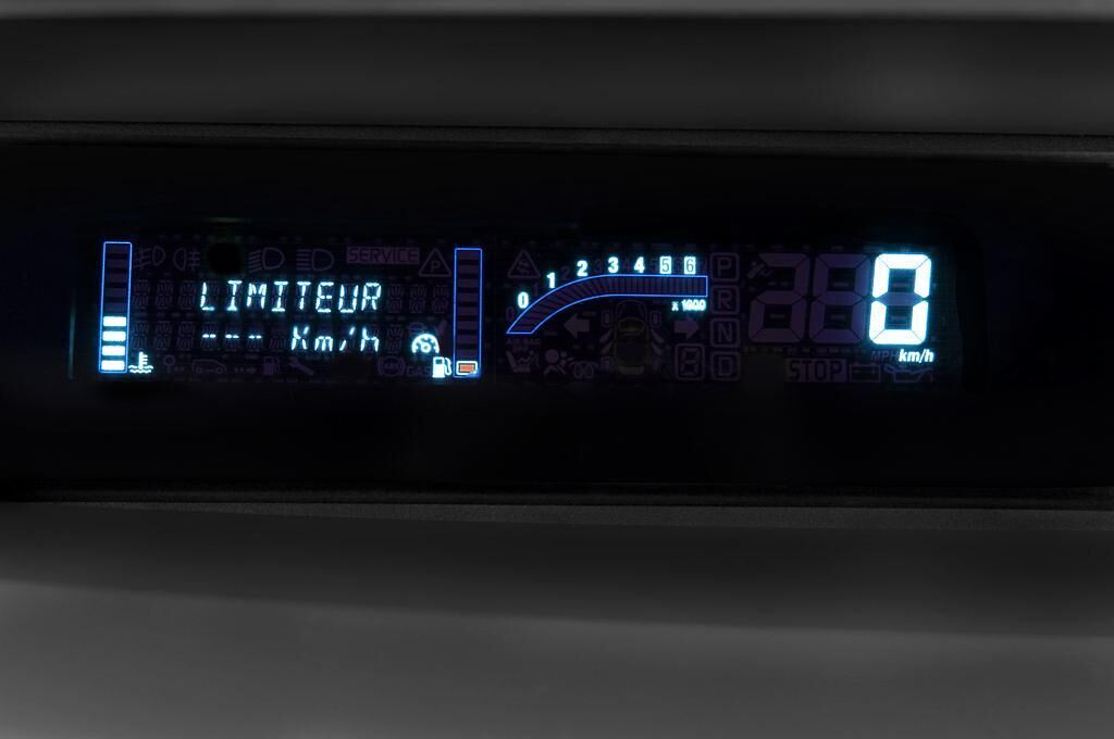 Renault Grand Espace (Baujahr 2010) Initiale 5 Türen Tacho und Fahrerinstrumente