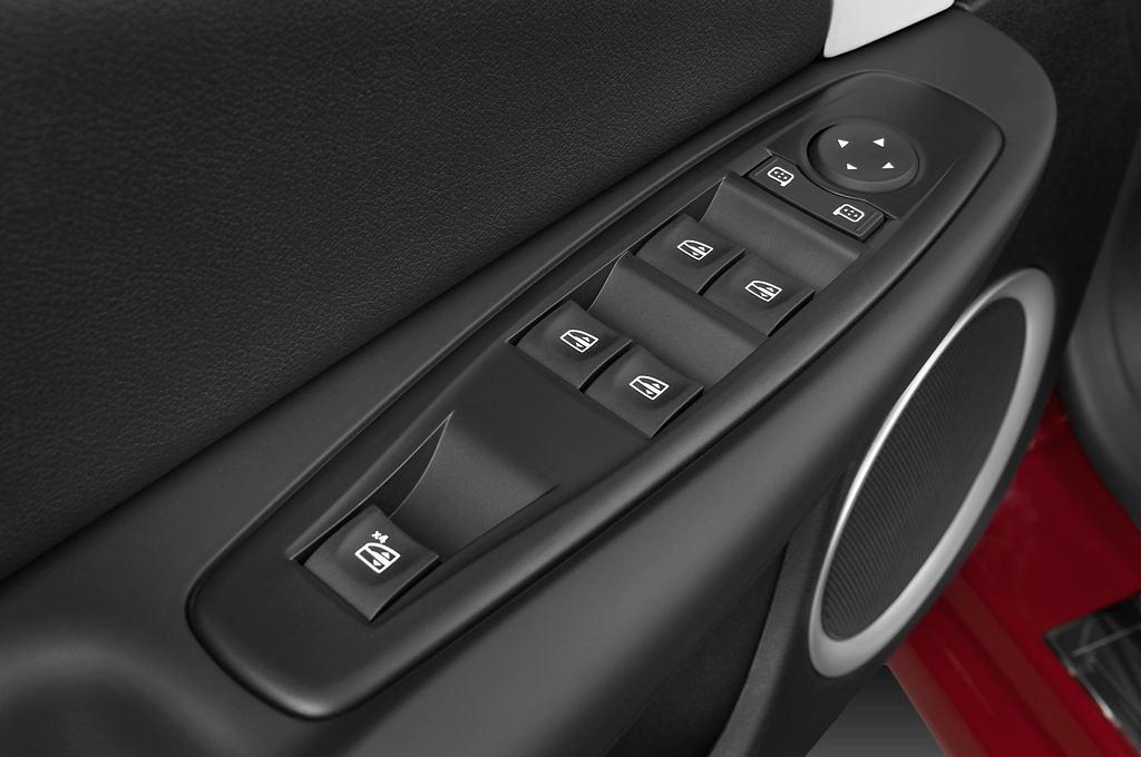 Renault Megane (Baujahr 2011) Dynamique 2 Türen Bedienungselemente Tür