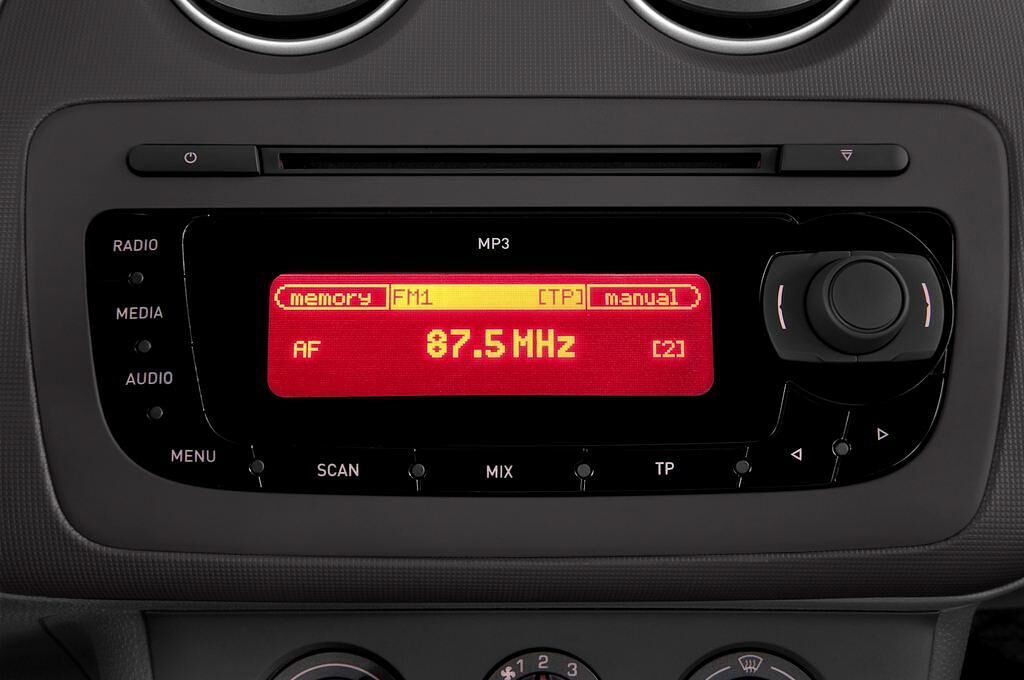 SEAT Ibiza ST (Baujahr 2011) Reference 5 Türen Radio und Infotainmentsystem