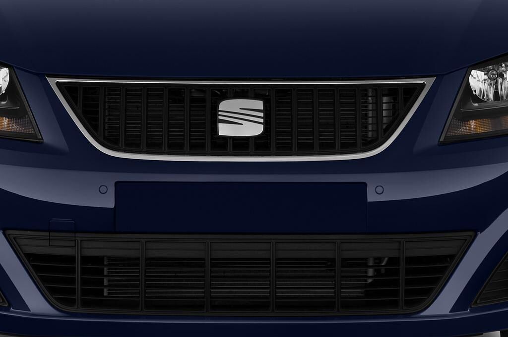 SEAT Alhambra (Baujahr 2013) Style 5 Türen Kühlergrill und Scheinwerfer