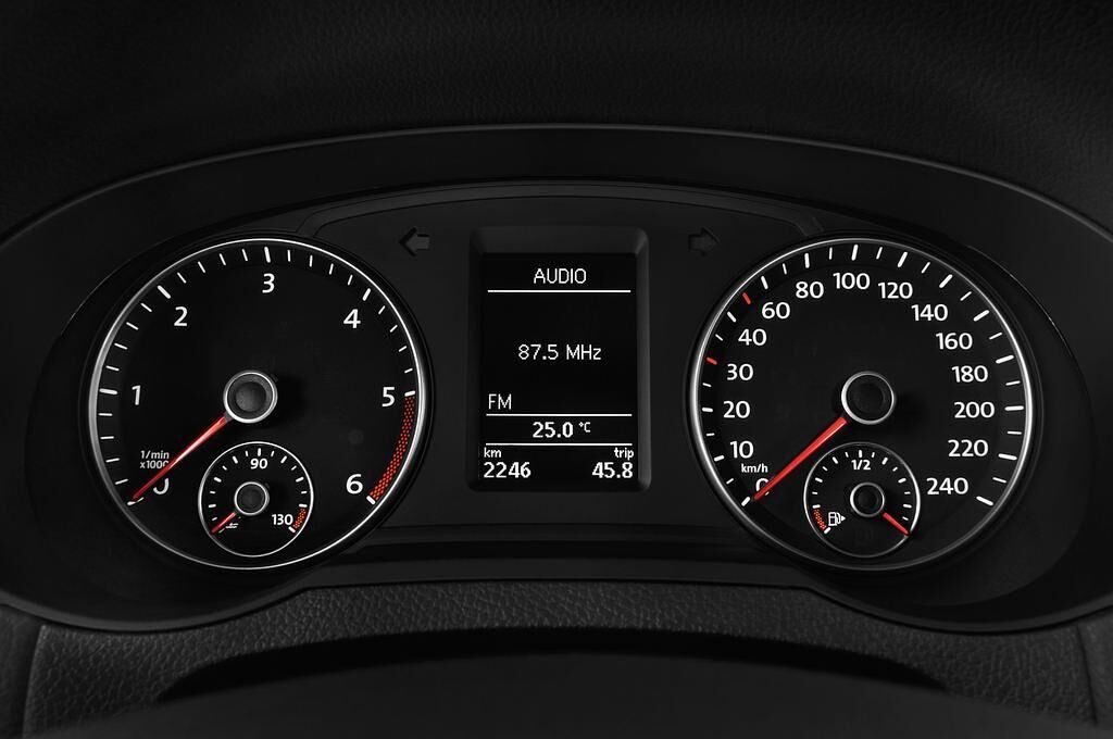 SEAT Alhambra (Baujahr 2013) Style 5 Türen Tacho und Fahrerinstrumente