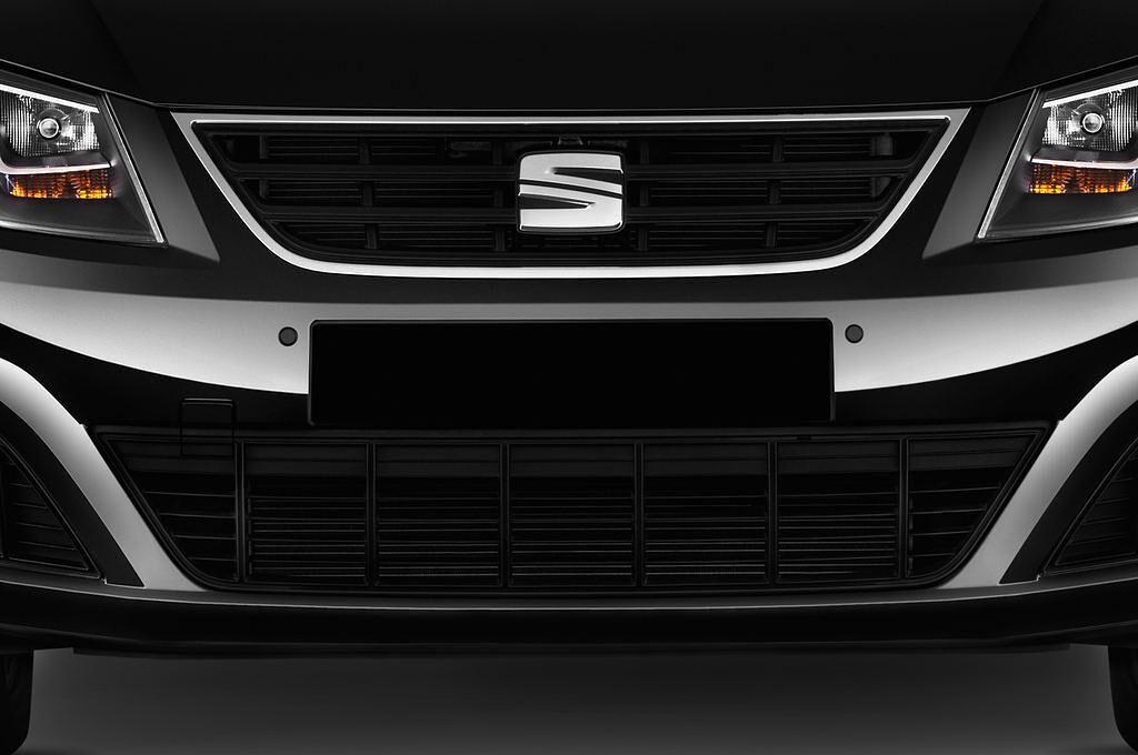 SEAT Alhambra (Baujahr 2016) Style Plus 5 Türen Kühlergrill und Scheinwerfer