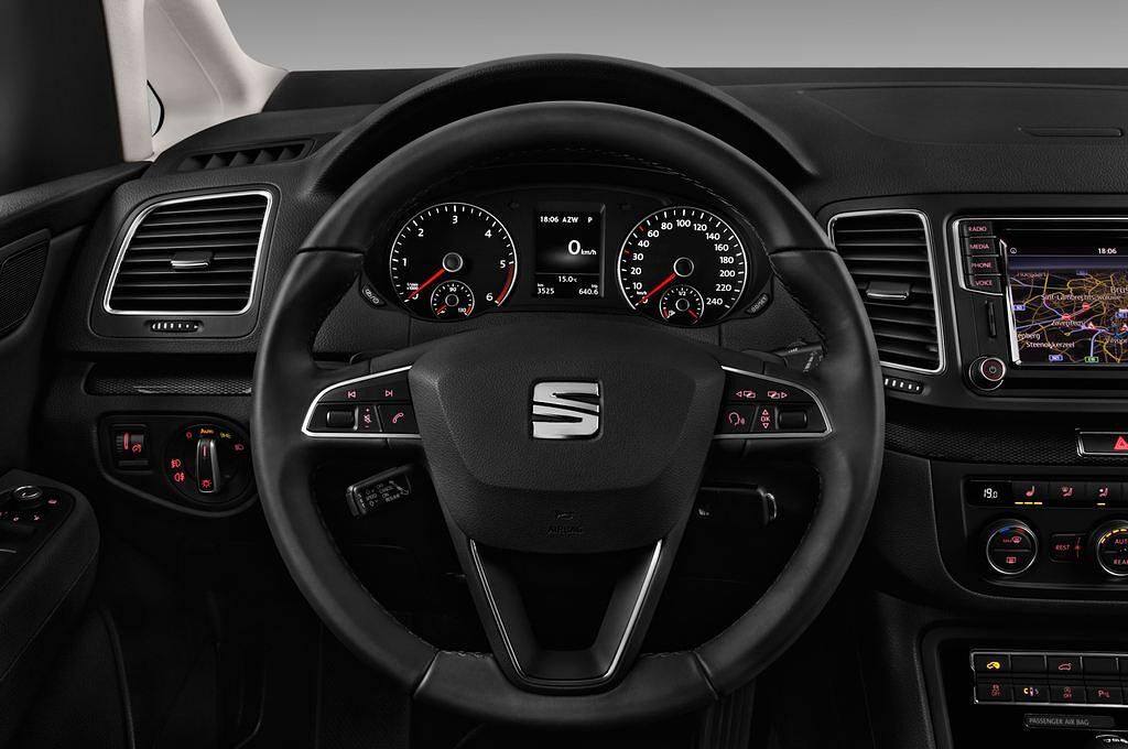 SEAT Alhambra (Baujahr 2016) Style Plus 5 Türen Lenkrad