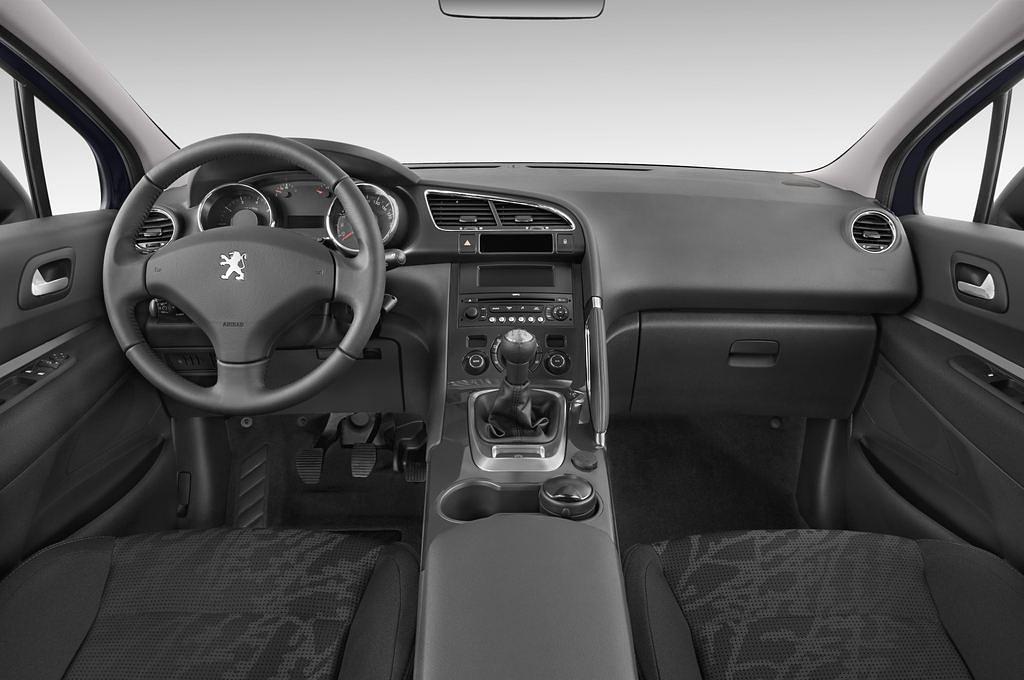 Peugeot 3008 (Baujahr 2010) Platinum 5 Türen Cockpit und Innenraum