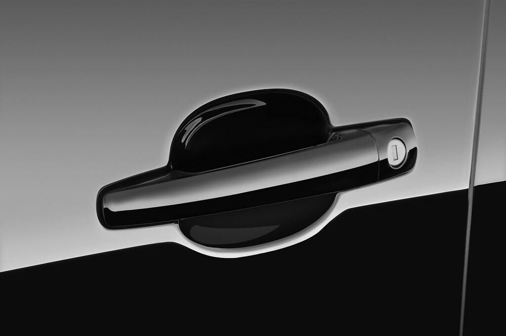 Peugeot 3008 (Baujahr 2010) Platinum 5 Türen Türgriff