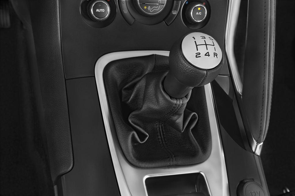 Peugeot 3008 (Baujahr 2010) Platinum 5 Türen Schalthebel