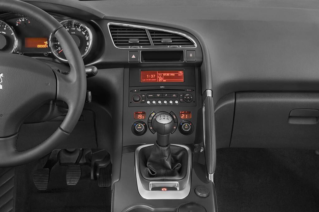 Peugeot 3008 (Baujahr 2010) Platinum 5 Türen Mittelkonsole