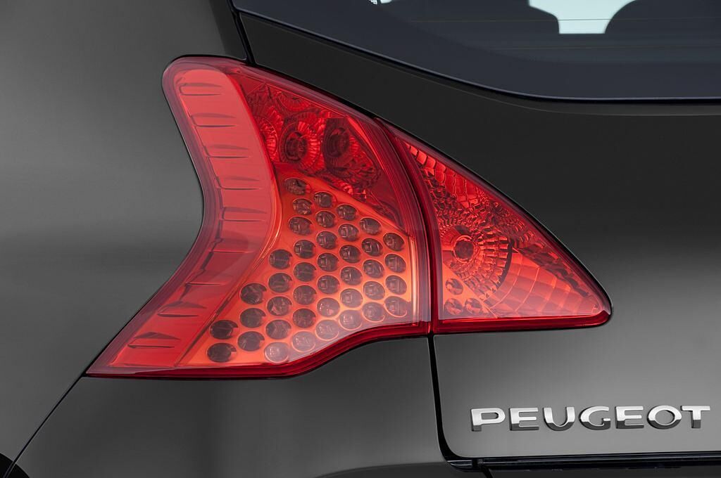 Peugeot 3008 (Baujahr 2010) Platinum 5 Türen Rücklicht