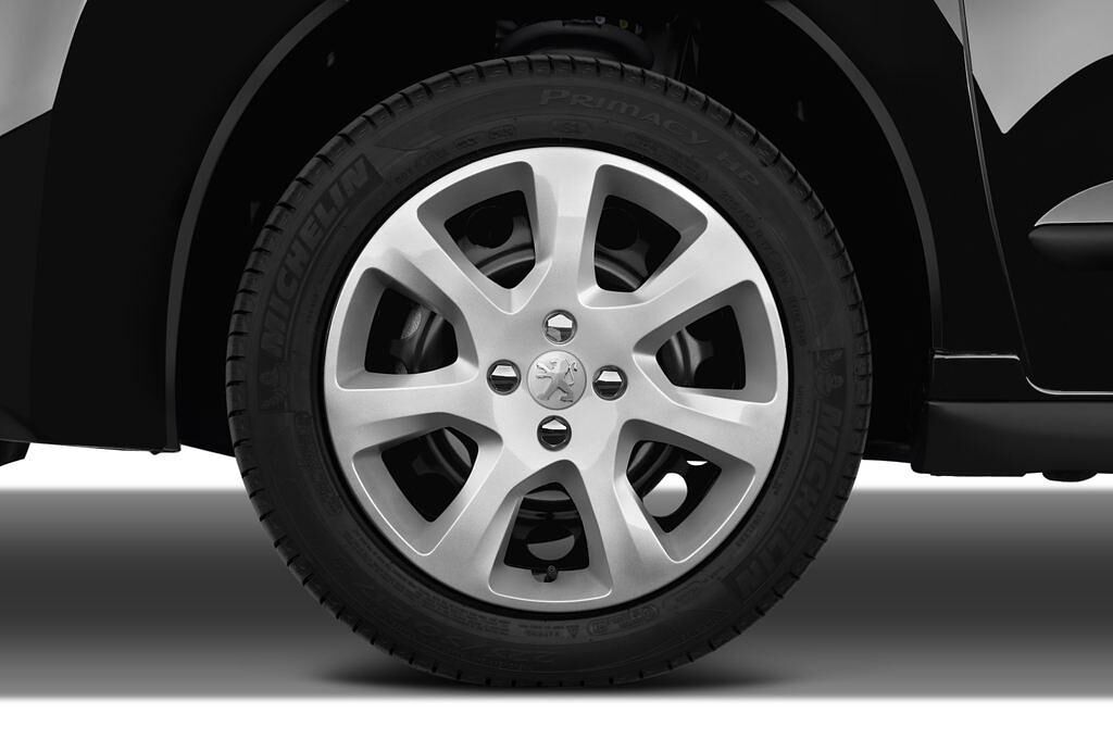 Peugeot 3008 (Baujahr 2010) Platinum 5 Türen Reifen und Felge