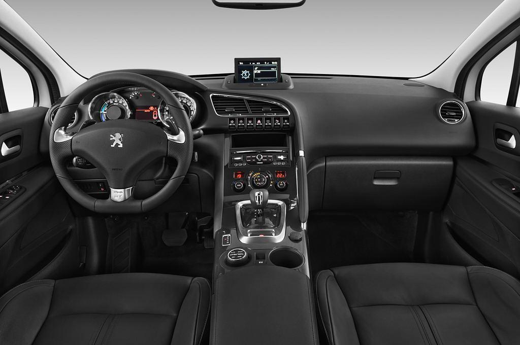 Peugeot 3008 (Baujahr 2013) HYbrid4 5 Türen Cockpit und Innenraum