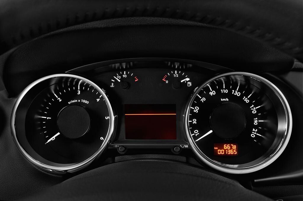 Peugeot 3008 (Baujahr 2014) Allure 5 Türen Tacho und Fahrerinstrumente