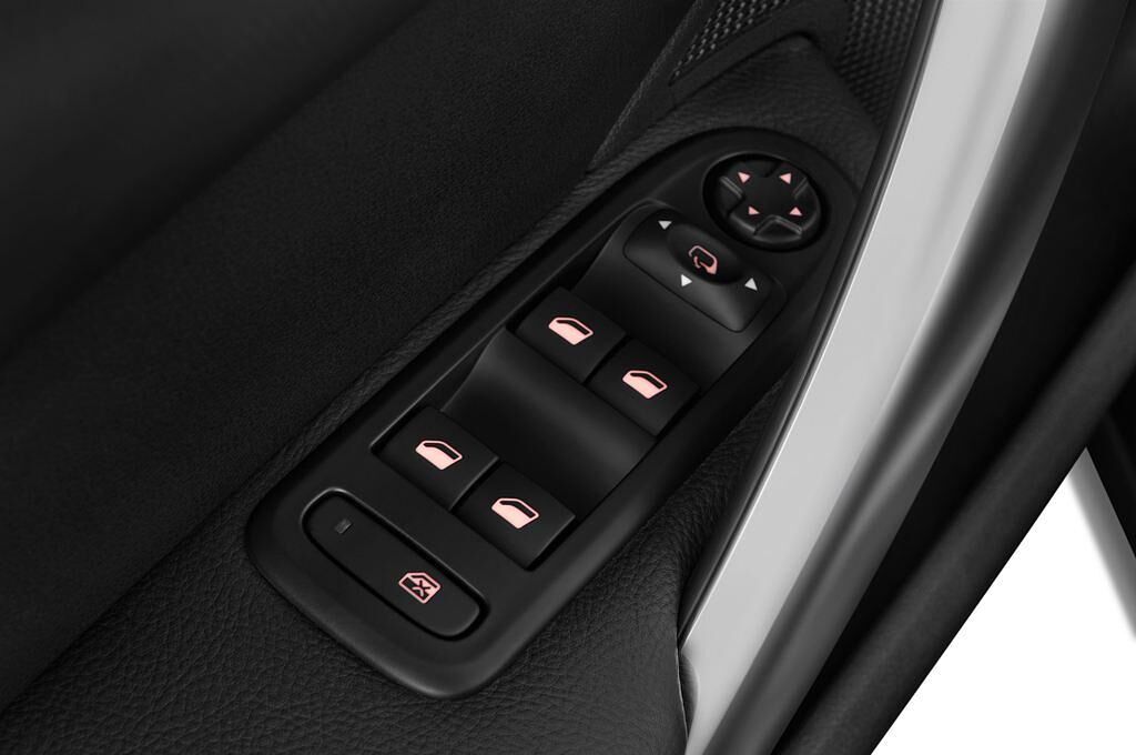 Peugeot 308 (Baujahr 2013) Allure 2 Türen Bedienungselemente Tür