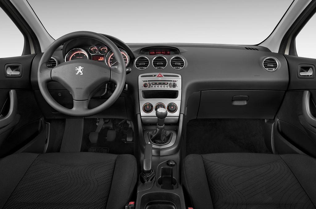 Peugeot 308 (Baujahr 2010) Filou 5 Türen Cockpit und Innenraum