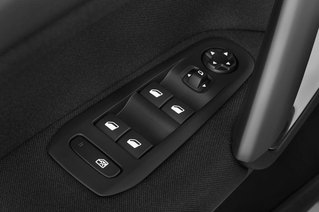 Peugeot 308 (Baujahr 2013) Active 5 Türen Bedienungselemente Tür