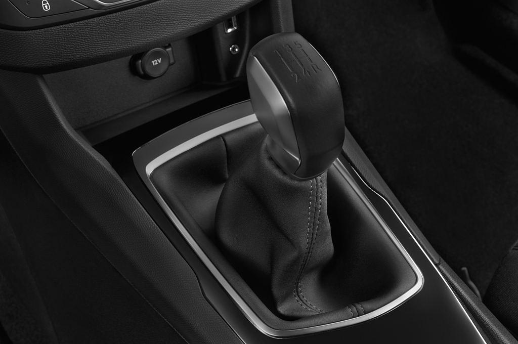 Peugeot 308 (Baujahr 2013) Active 5 Türen Schalthebel