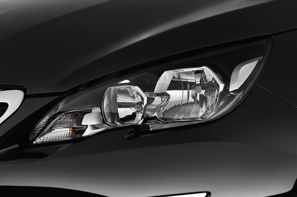 Peugeot 308 (Baujahr 2013) Active 5 Türen Scheinwerfer