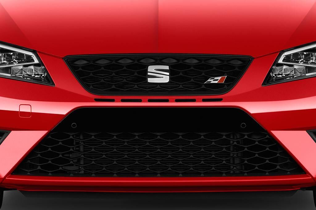 SEAT Leon (Baujahr 2016) CUPRA 290 5 Türen Kühlergrill und Scheinwerfer
