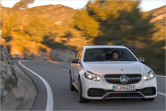 Generell beschert das Lifting der E-Klasse neue Scheinwerfer