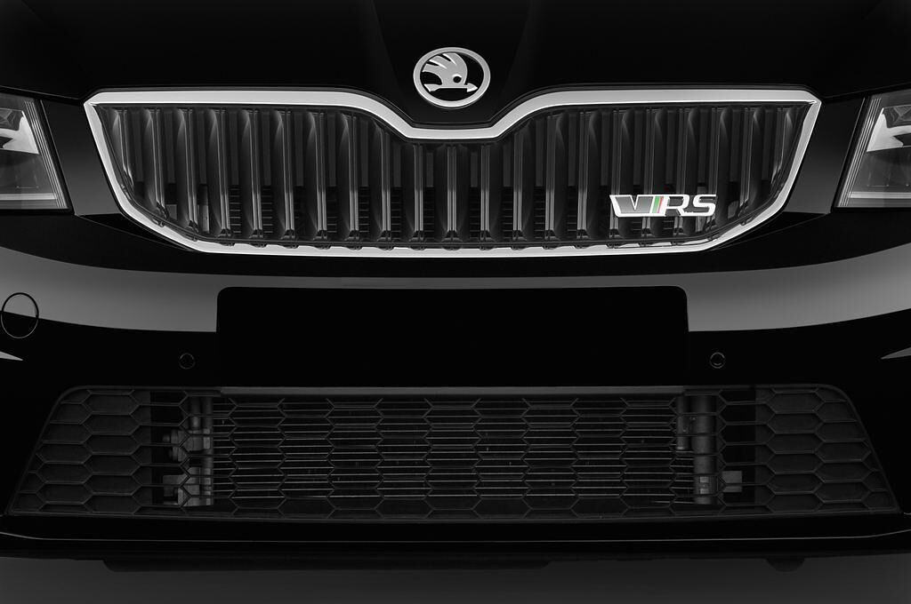 Skoda Octavia (Baujahr 2014) 2.0 Tsi Green Tec Dsg Rs Combi 5 Türen Kühlergrill und Scheinwerfer