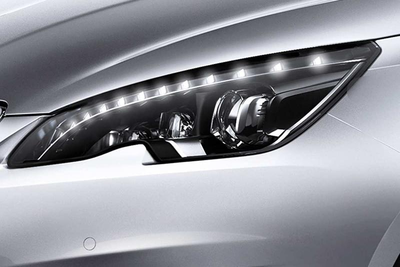 Neue Voll-LED-Scheinwerfer zeichnen ihn aus.