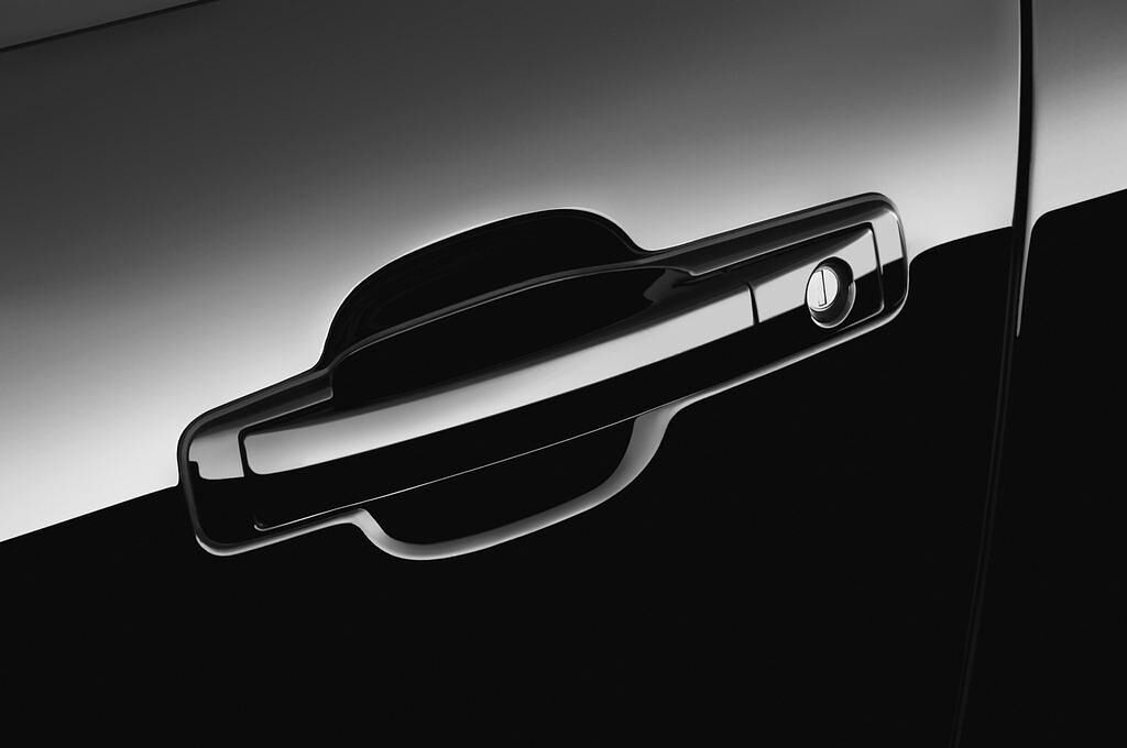 Ssangyong Rexton (Baujahr 2011) - 5 Türen Türgriff