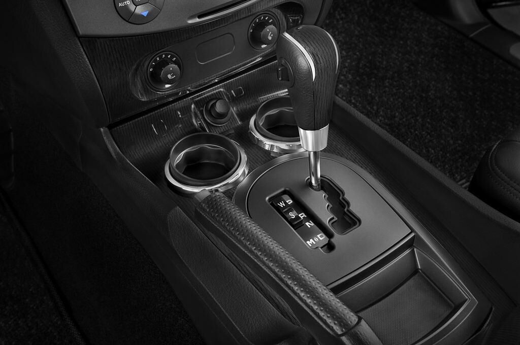 Ssangyong Rexton (Baujahr 2011) - 5 Türen Schalthebel