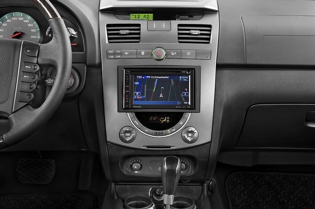 Ssangyong Rexton (Baujahr 2011) - 5 Türen Mittelkonsole