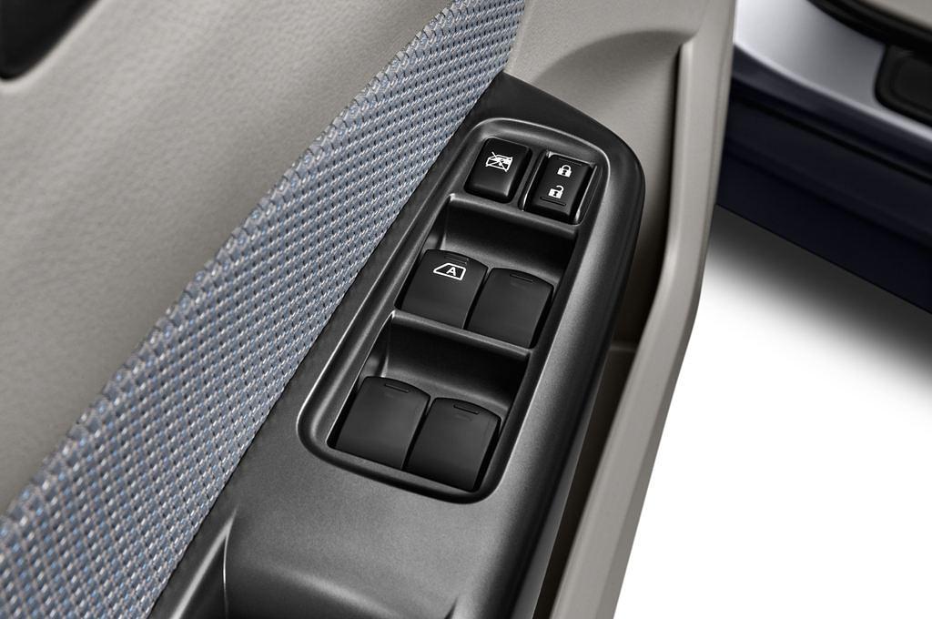 Subaru Forester (Baujahr 2011) Trend 5 Türen Bedienungselemente Tür