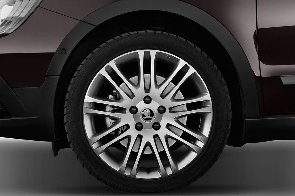 Skoda Superb (Baujahr 2015) Elegance 5 Türen Reifen und Felge