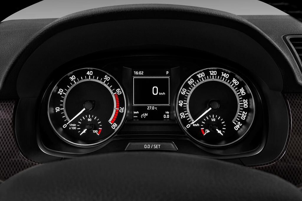 Skoda Fabia (Baujahr 2016) Monte Carlo 5 Türen Tacho und Fahrerinstrumente