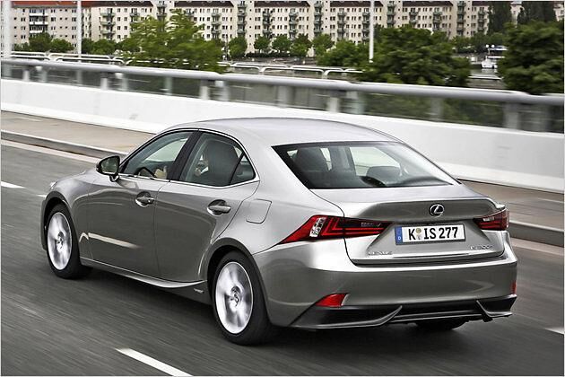 Neben F-Sport-Ausstattung gibt es noch die Executive Line und die Luxury Line