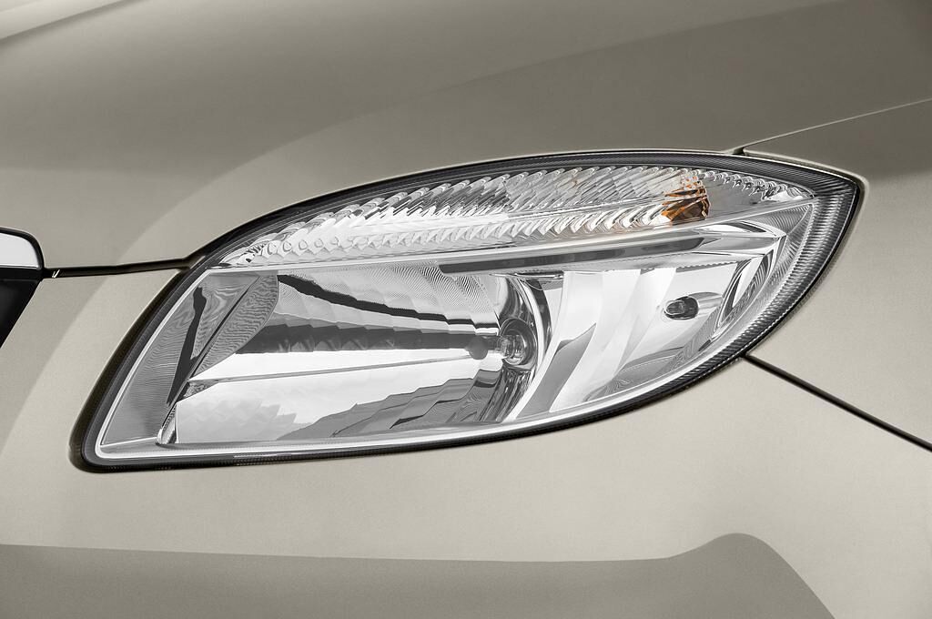 Skoda Fabia (Baujahr 2009) Elegance 5 Türen Scheinwerfer