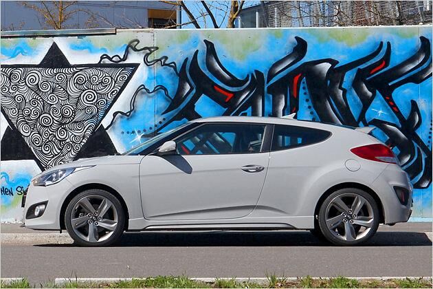 Auf der Fahrerseite hat das Sportcoupé nur eine Türe