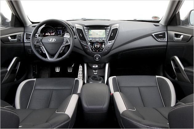 Der Turbo-Veloster ist mit Ledersitzen und einer Alu-Pedalerie ausgestattet